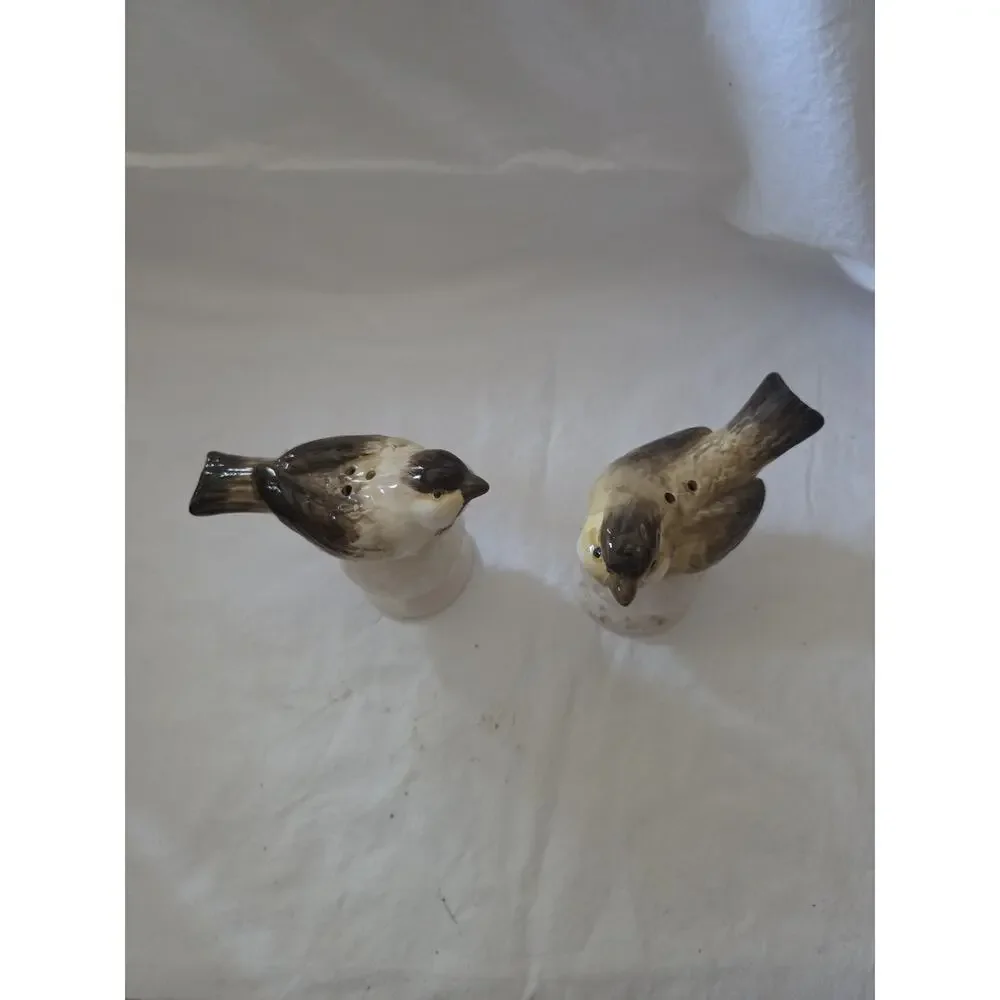 Vintage Pair of Collectible Bird Motif Salt & Pepper Shakers 4